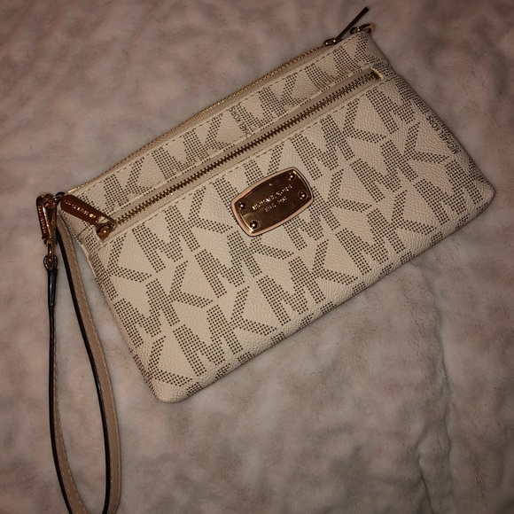 Michael Kors Handbags - Brand new Michael Kors wallet Michael Kors Handbags - Brand new Michael Kors wallet